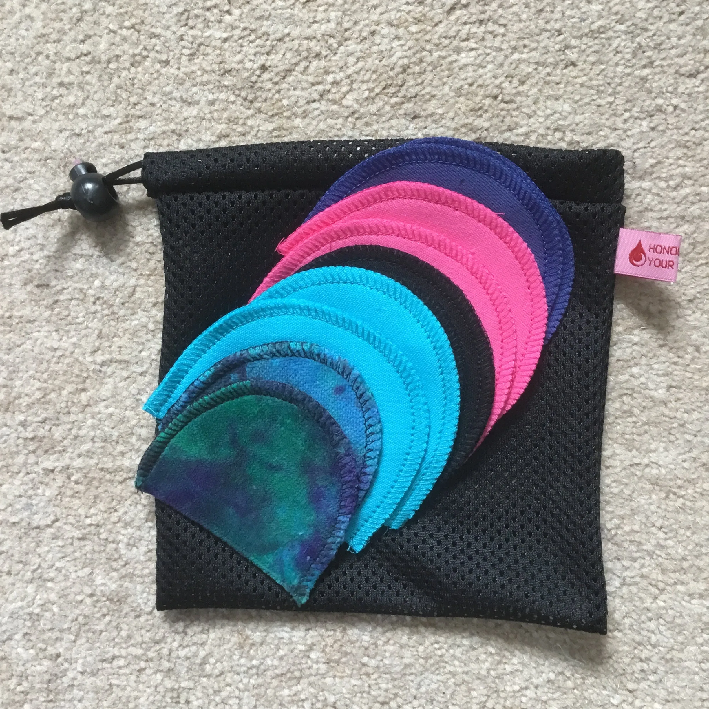 10 Reusable Makeup Wipes   Wash Bag