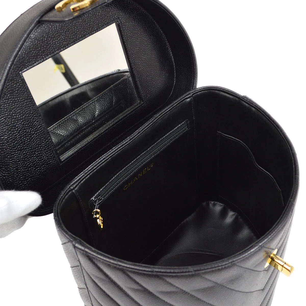 CHANEL 1996-1997 Black Caviar Chevron Vanity Handbag 63947