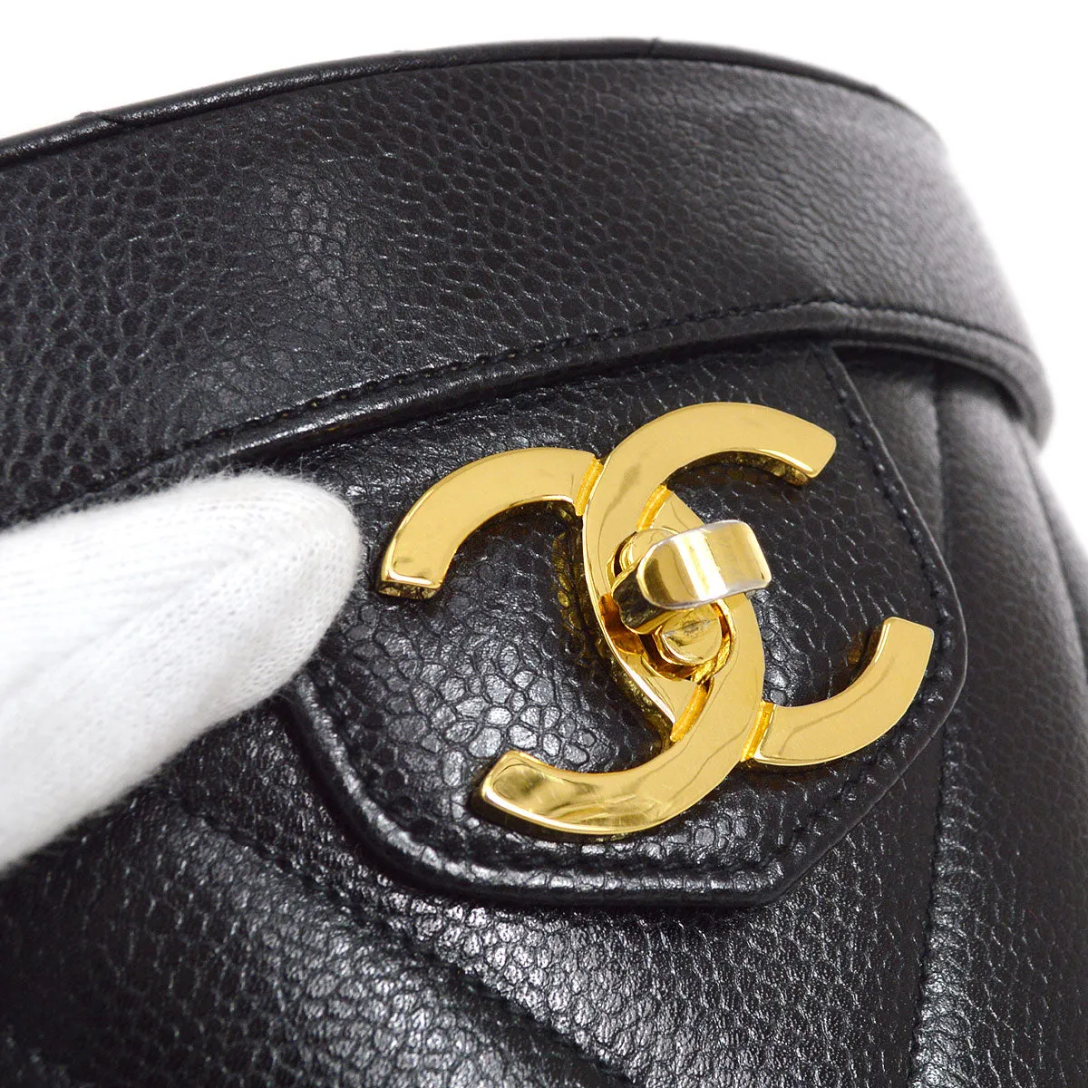 CHANEL 1996-1997 Black Caviar Chevron Vanity Handbag 63947