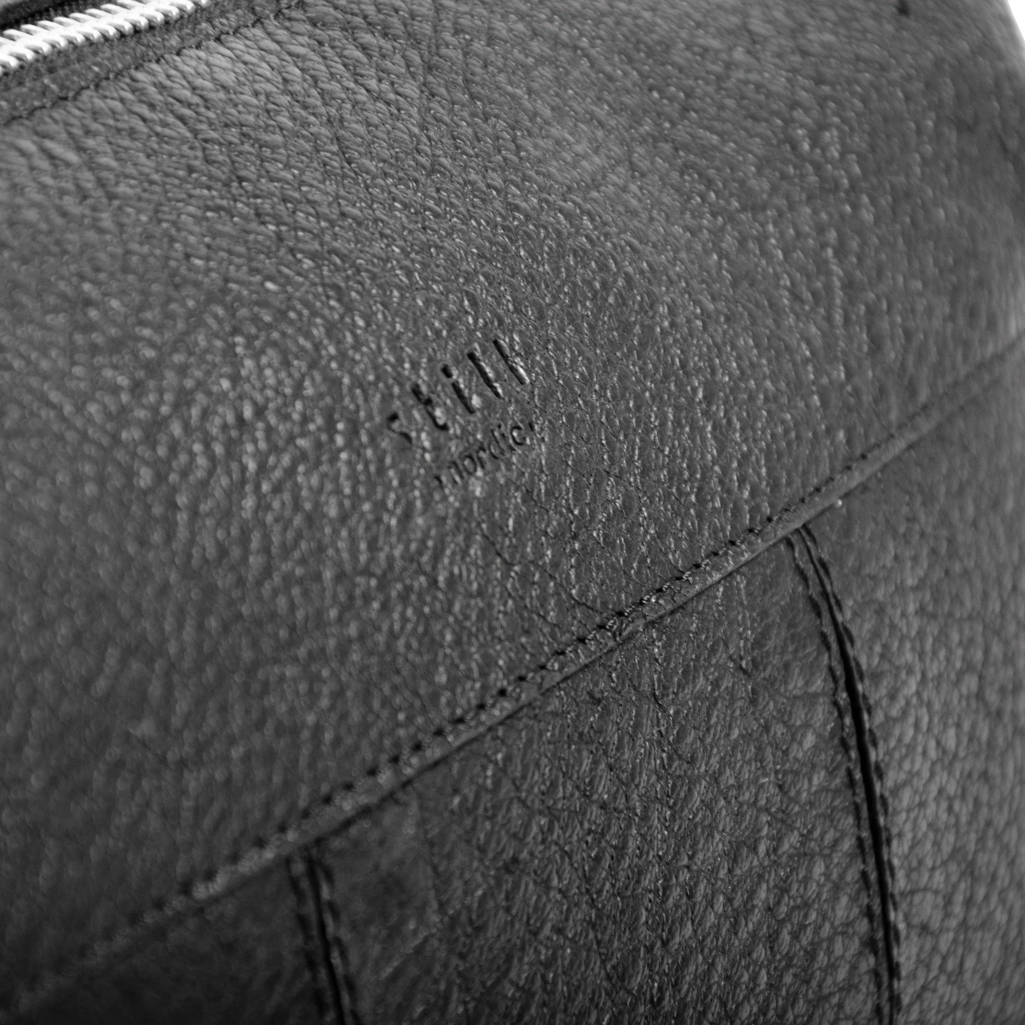 stillRichard Toiletry Bag