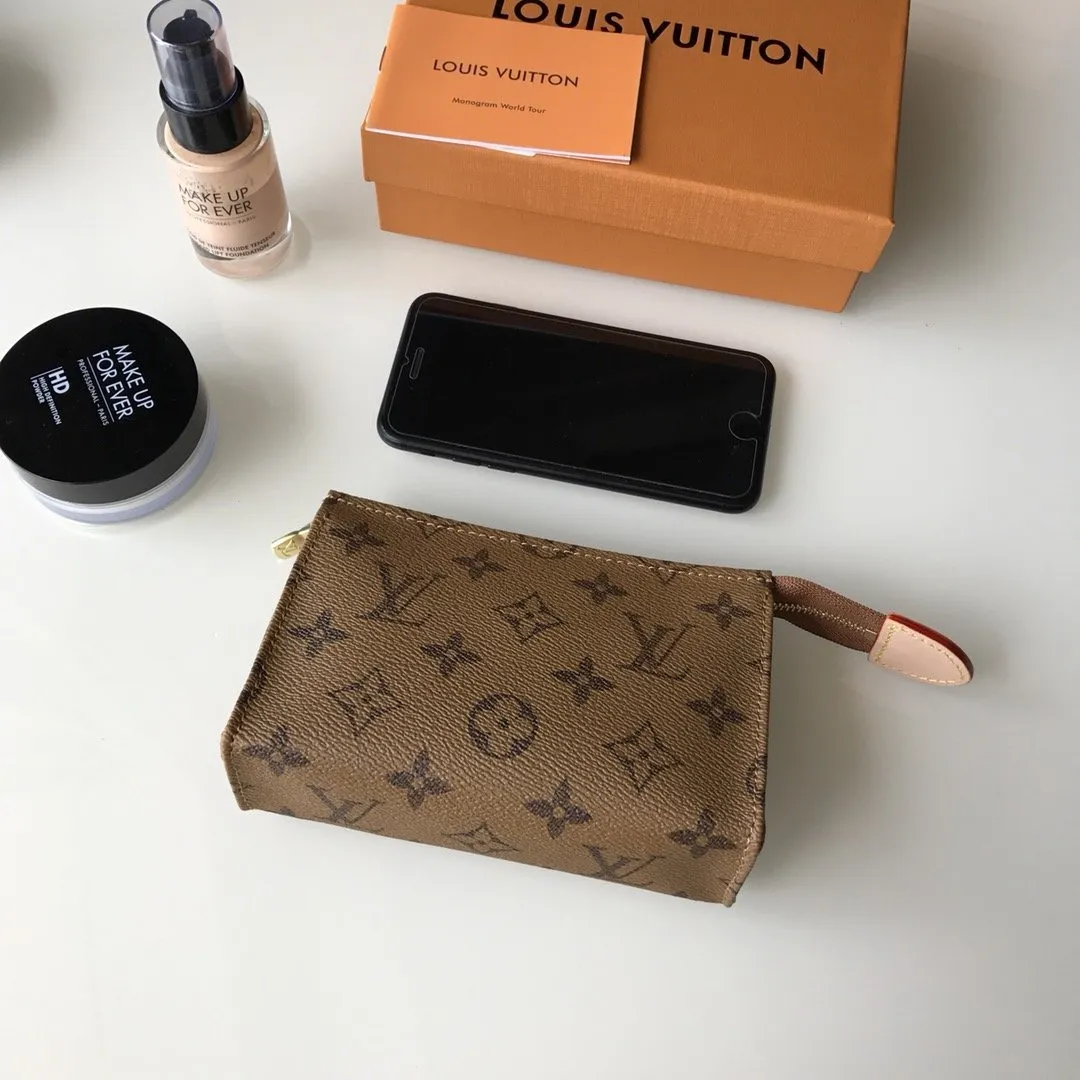 TOILETRY POUCH 15