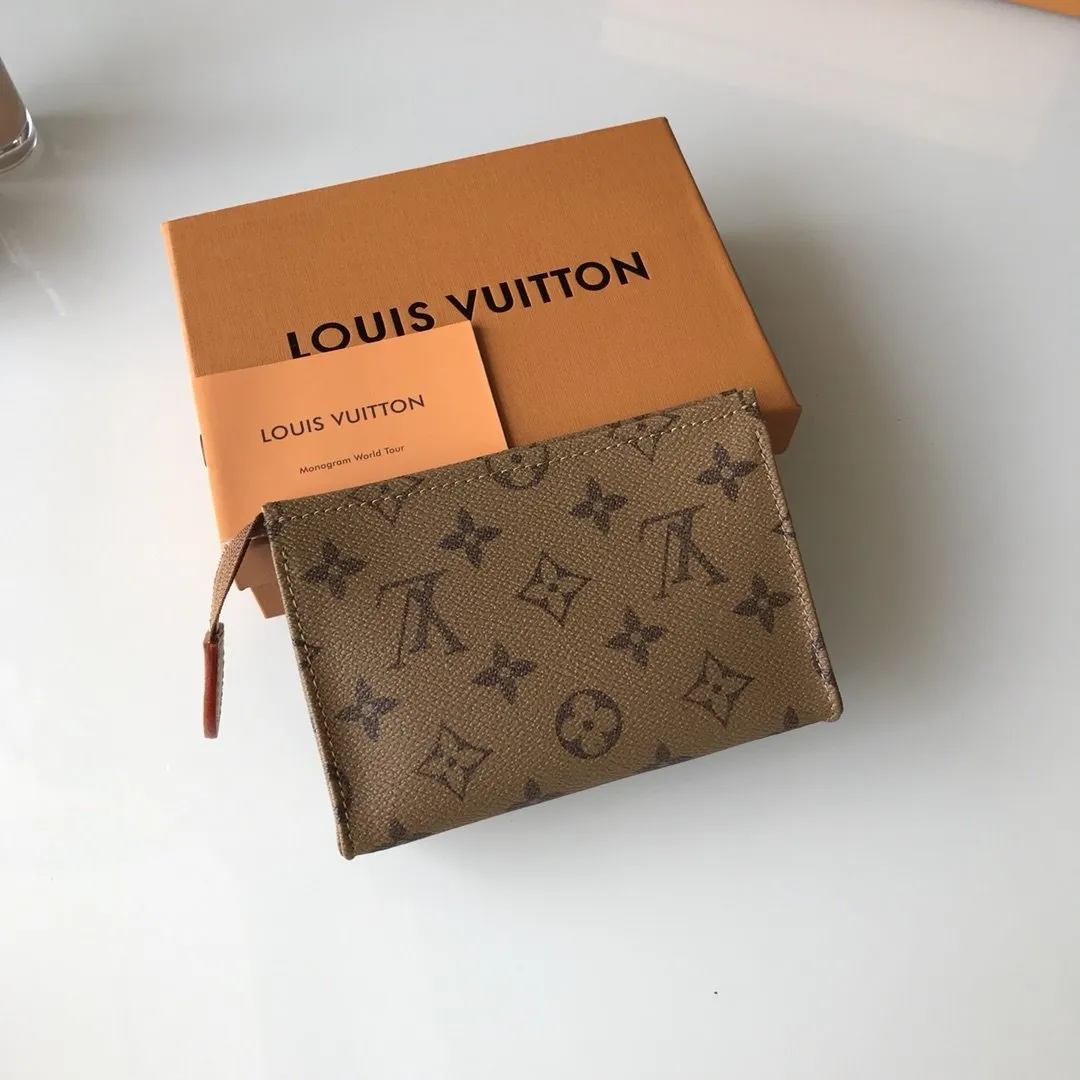 TOILETRY POUCH 15