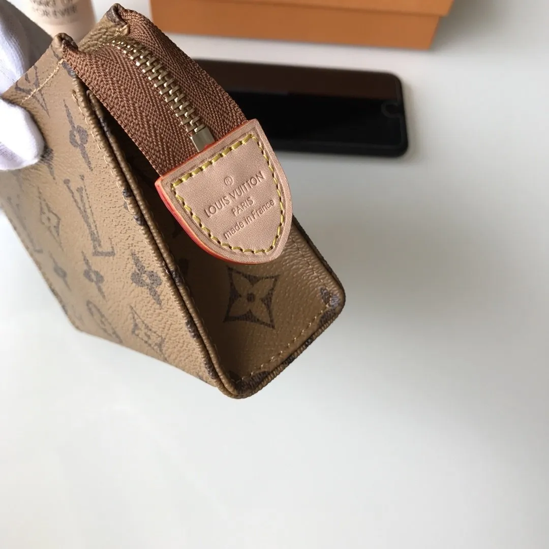 TOILETRY POUCH 15