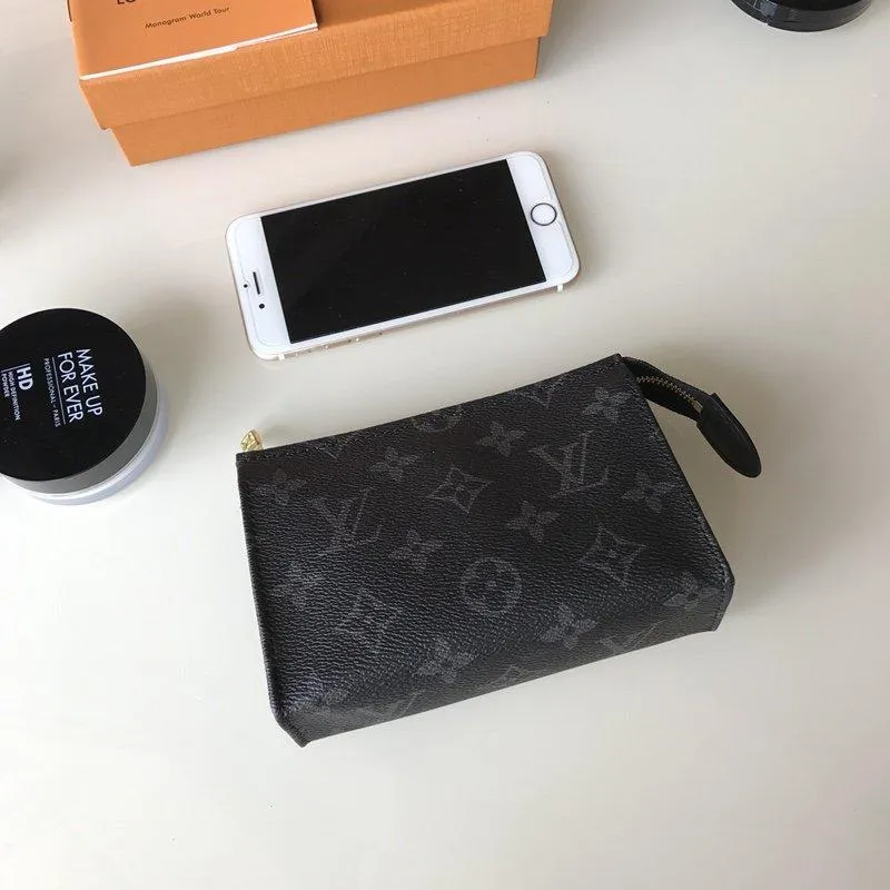 TOILETRY POUCH 15