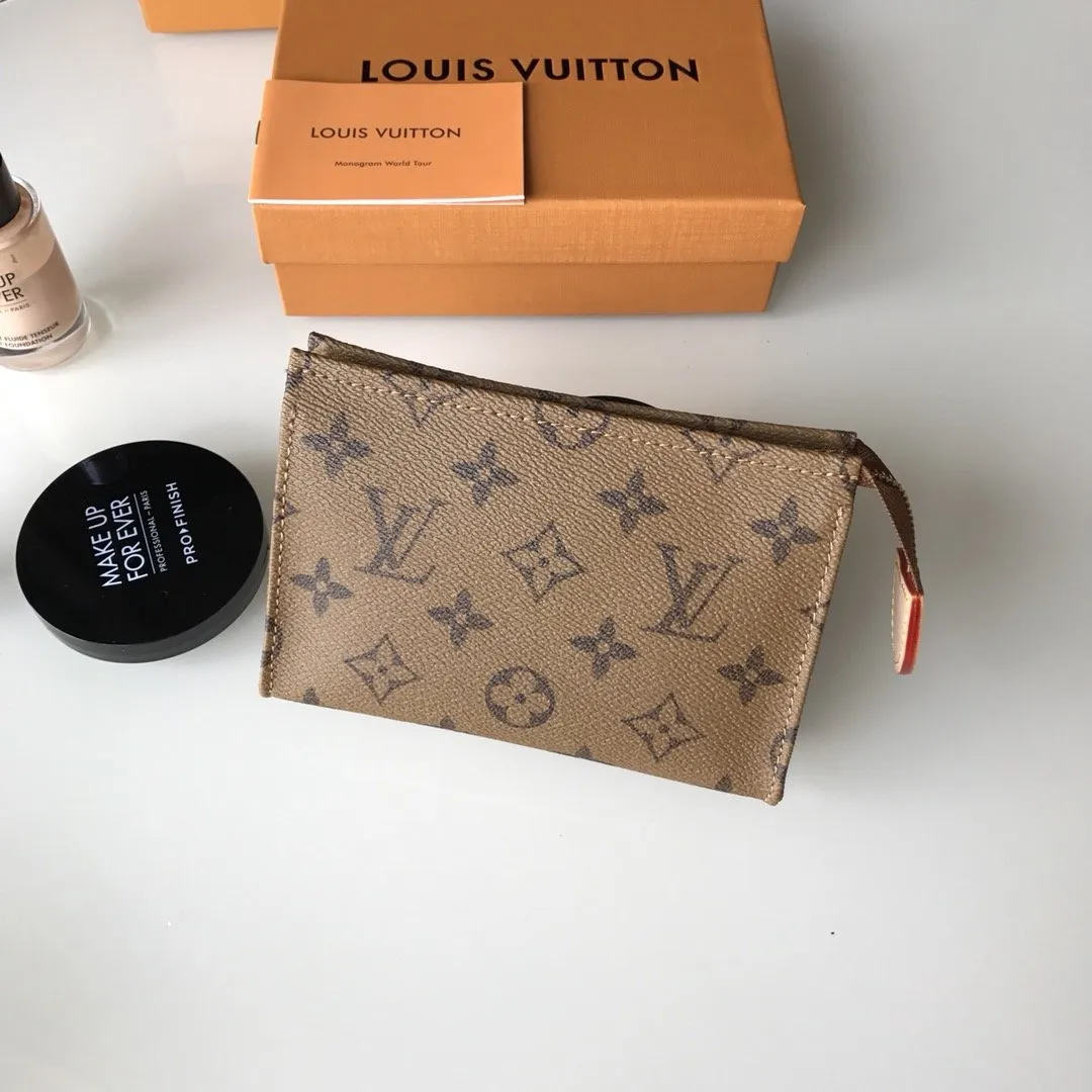 TOILETRY POUCH 15