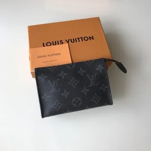 TOILETRY POUCH 15
