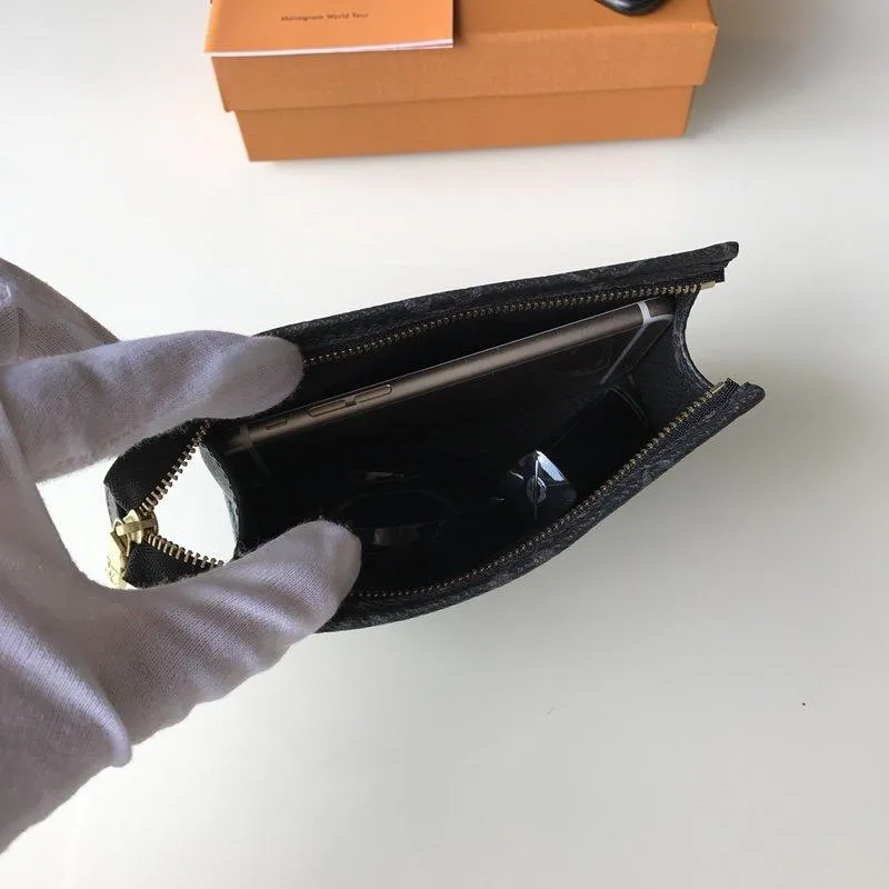 TOILETRY POUCH 15