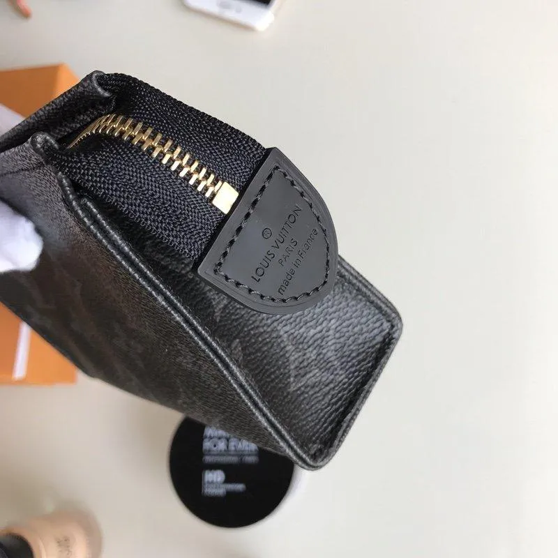 TOILETRY POUCH 15
