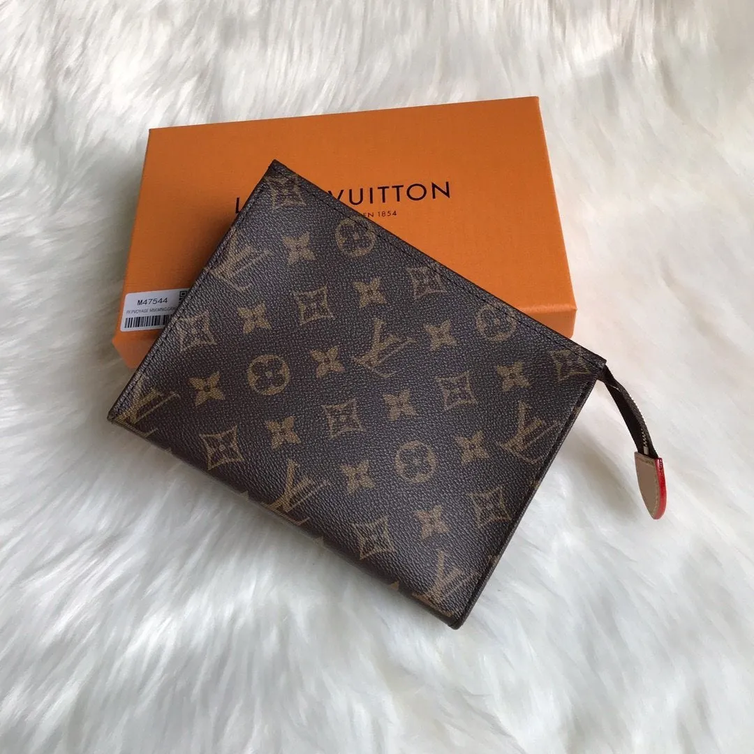 TOILETRY POUCH 19